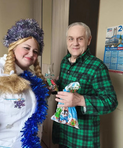 Поздравление Деда Мороза и Снегурочки 4