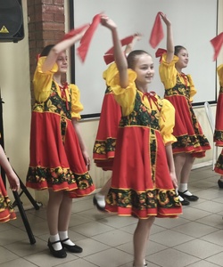 Праздничное поздравление учащихся 2