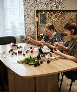 поделка из шишек 1