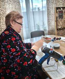 поделка из шишек 3