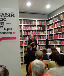 Владимир Геогиевич Прасолов со слушателями