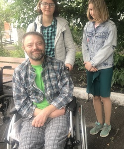 И только улыбки и смех нас сопровождали