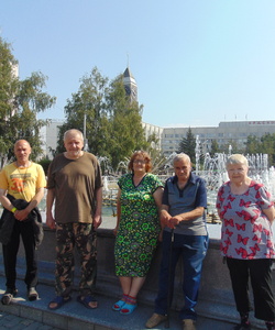 У танцующего фонтана