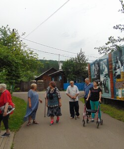 возле музея