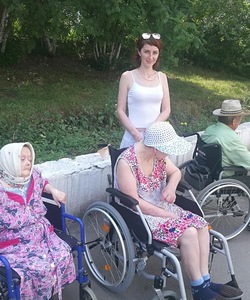 волонтеры на прогулке