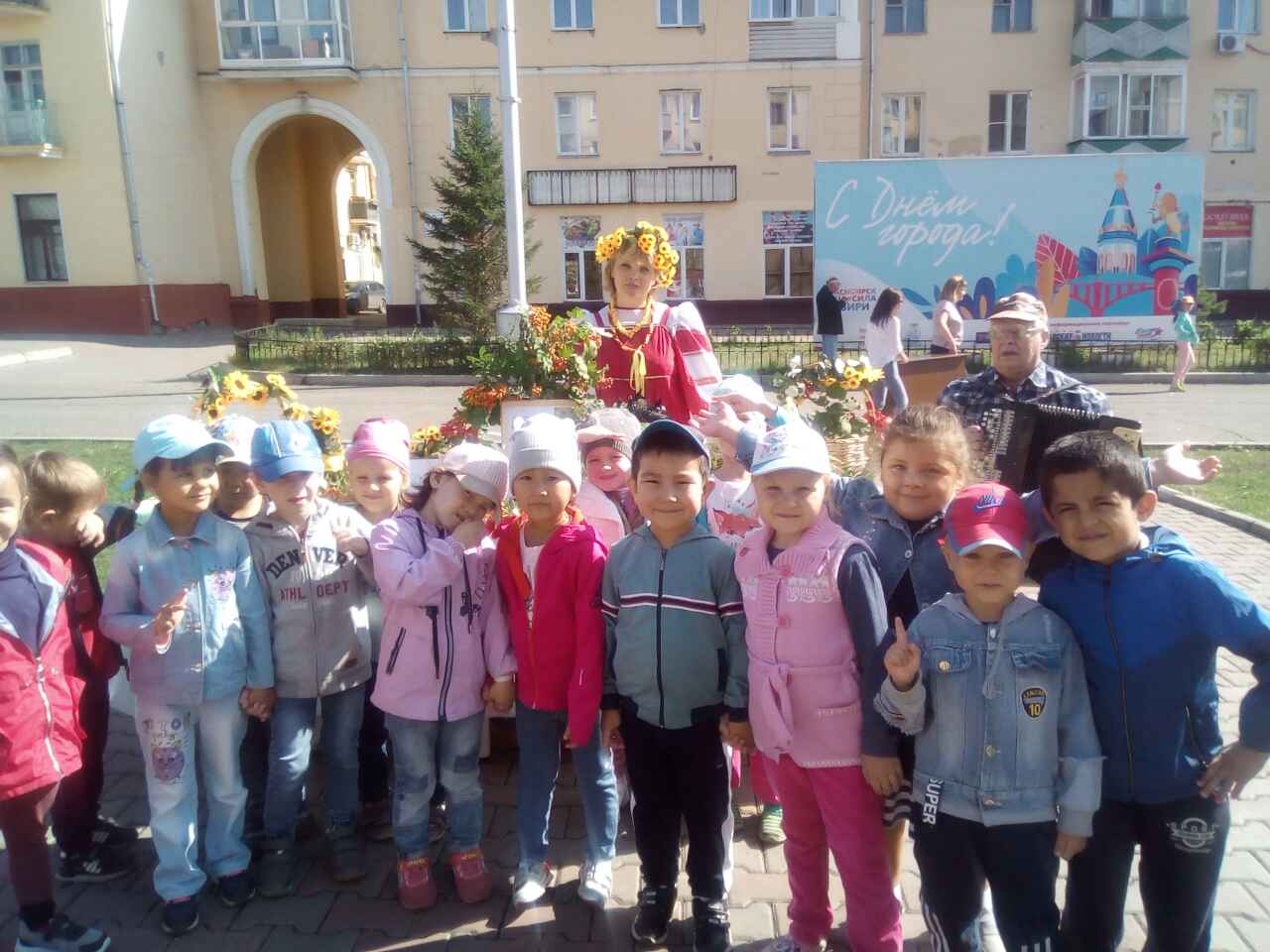 А ну ка дети встаньте в ряд